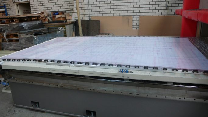 HDPE flatpack production – zipper sheets on table Flatpack HDPE sheets with zipper on manufacturing table