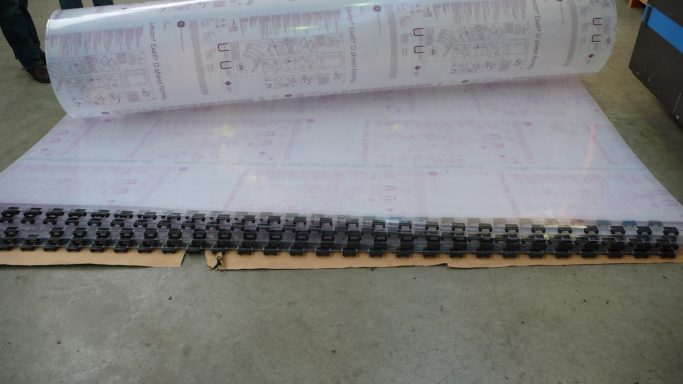 Flatpack HDPE sheets – zipper closure ready to fold Flatpack HDPE sheets with zipper – ready to fold for shipping